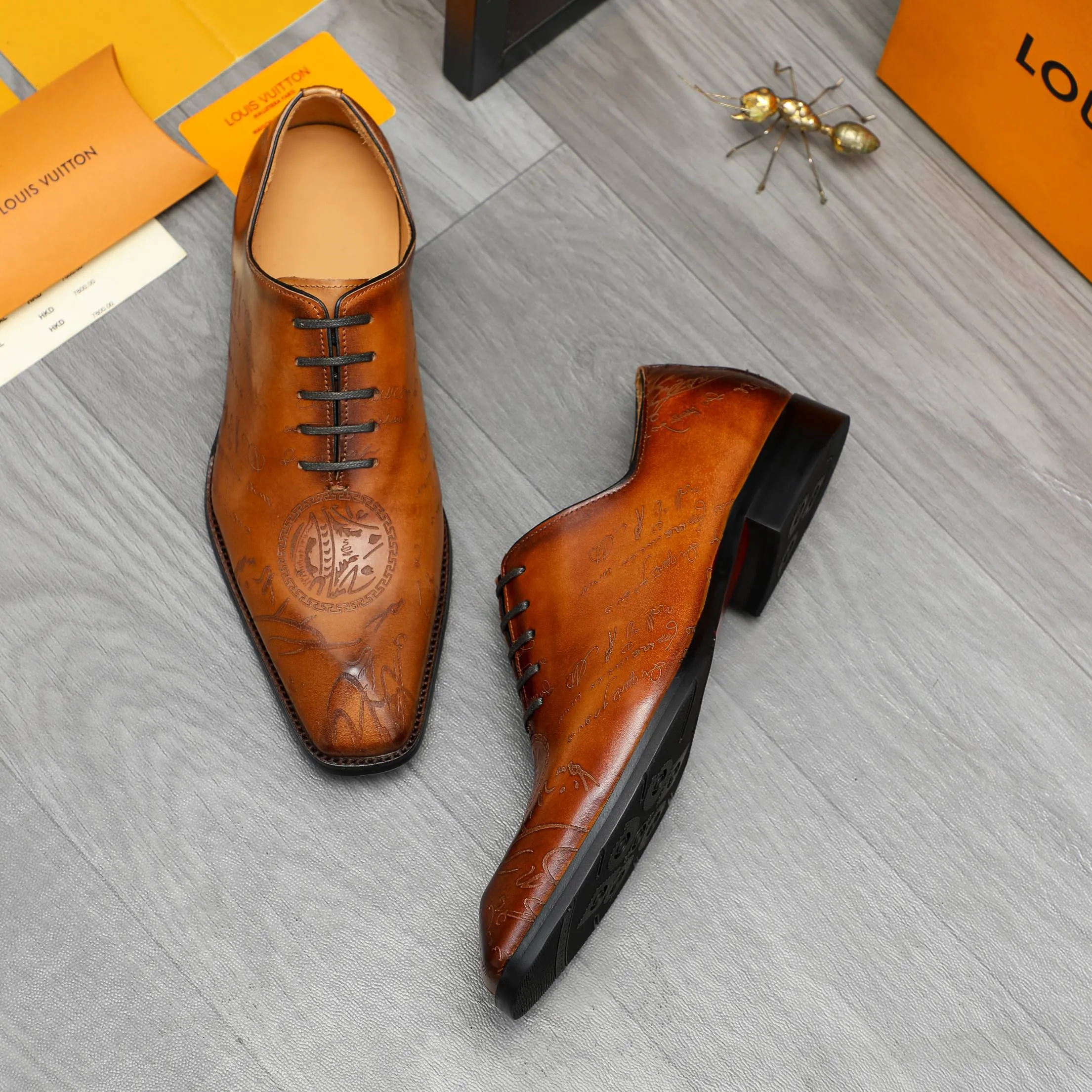 Men's shoes 💰580 Product trademark: LV "Louis Vuitton" business lace-up formal leather shoes Regular size: 37-46 Product materials: Selected carved cowhide upper, pigskin lining, rubber outsole